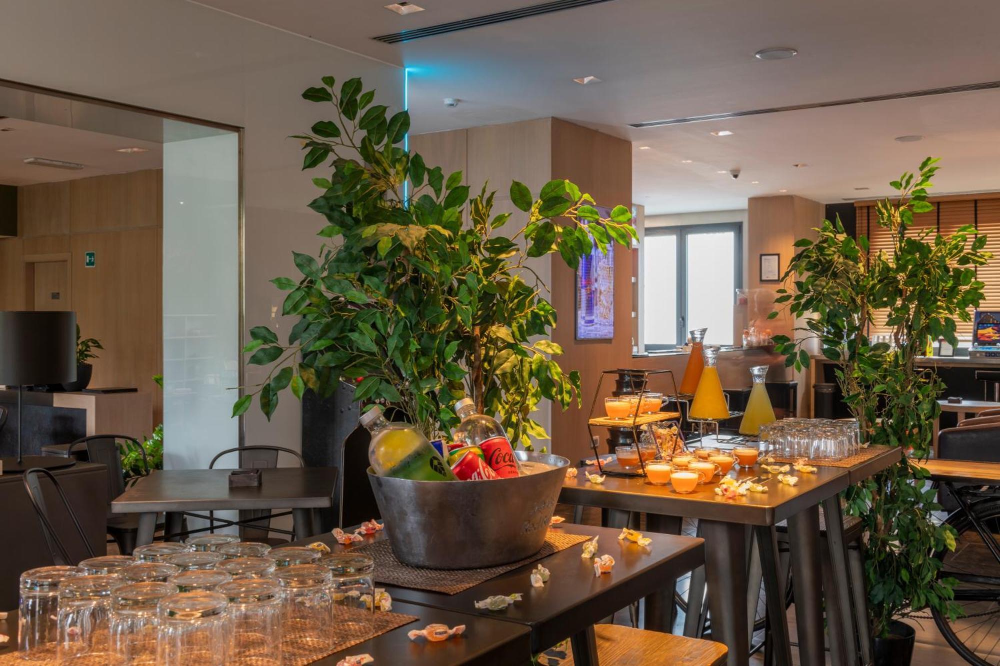H10 Hotel 4*