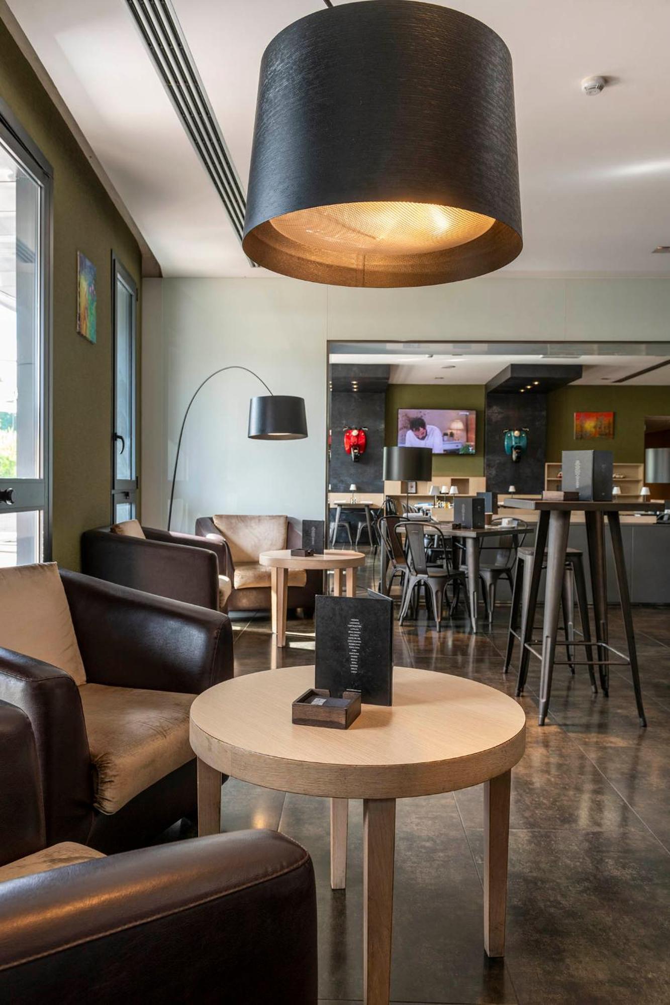 H10 Hotel 4*